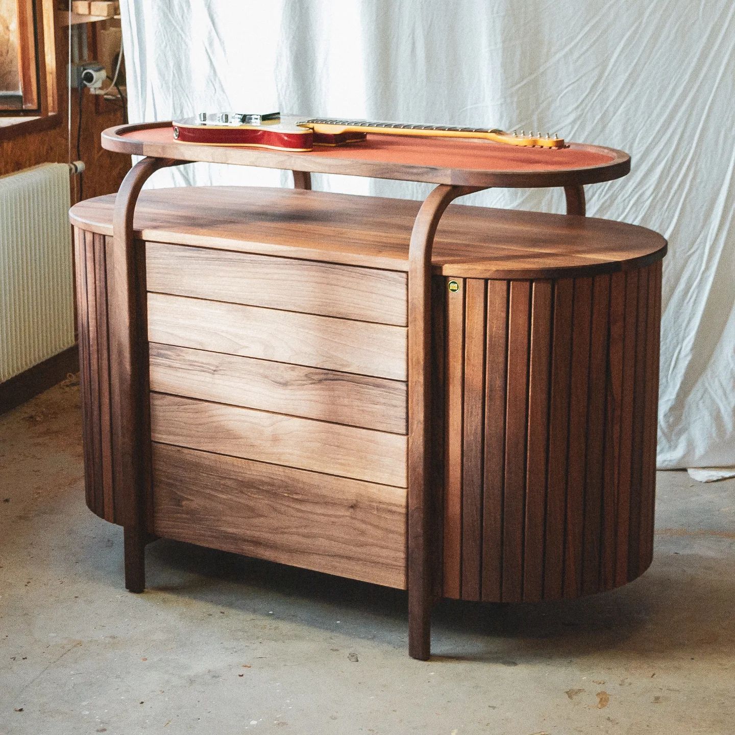 Comptoir de lutherie en noyer